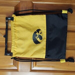 *~ Logo Iowa Hawkeyes Stylish Yellow, Black Drawstring Backpack, Excellent Cond